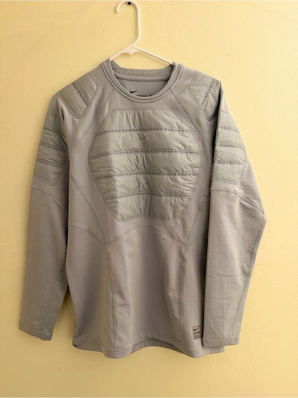 Nike Light Gray Men’s Long-Sleeve Performance Top
